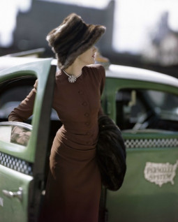 Exhibitions to see. Coming into Fashion: A Century of Photography at Condé Nast