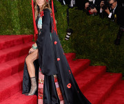 Is there fast fashion on the red carpet? Seems so…