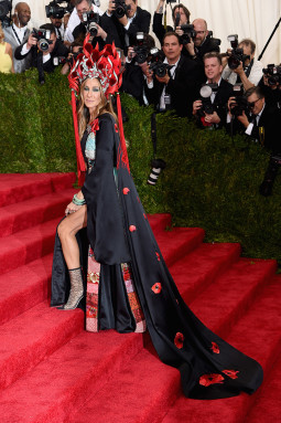 Is there fast fashion on the red carpet? Seems so…