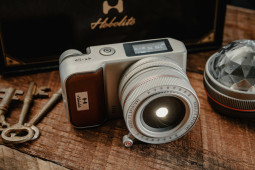 Hobolite Debuts the Iris