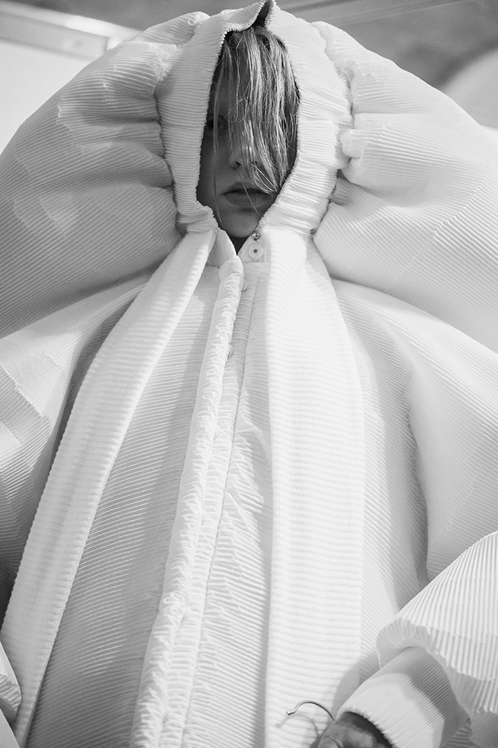DZHUS AW22