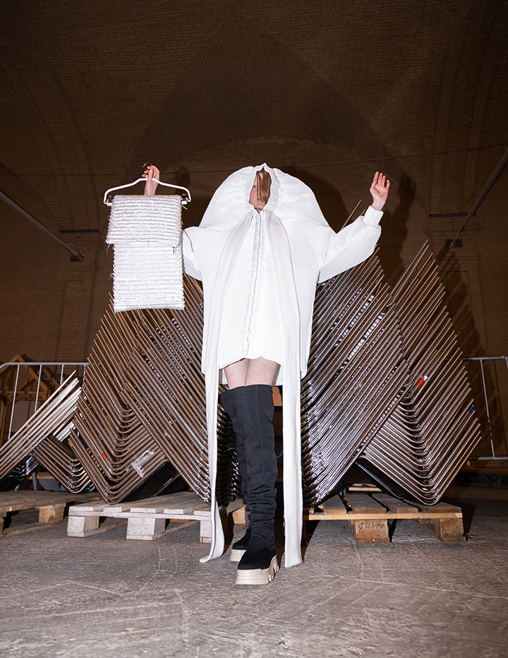 DZHUS AW22 by Max Martin