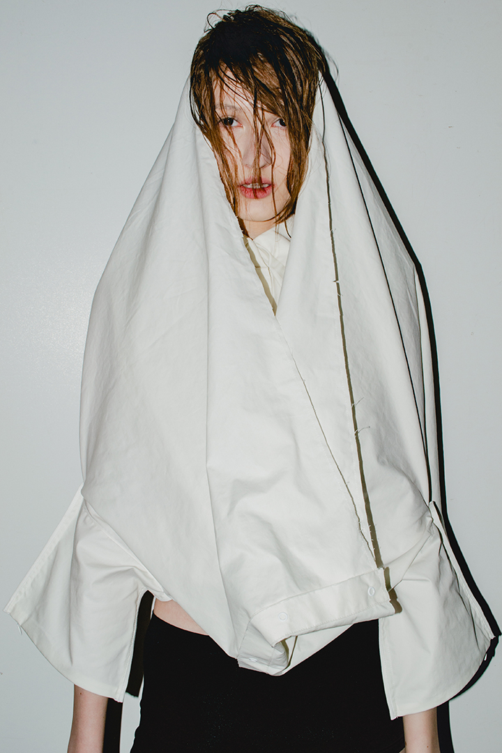 DZHUS AW22