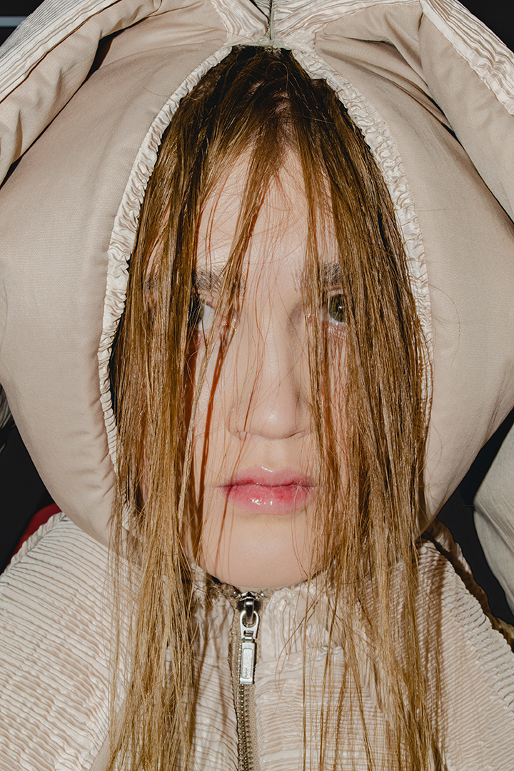DZHUS AW22